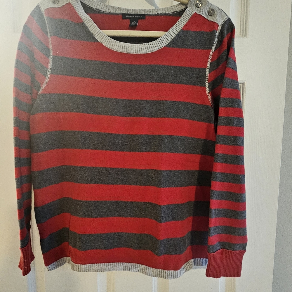 Tommy Hilfiger Long sleeve tshirt, Large,      Gray & Red